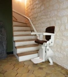 Nouveau client satisfait pour La Maison du Monte Escalier 😄! Belle installation avec le siège Elégance #accessibilité #autonomie #maintienàdomicile #bretagne...