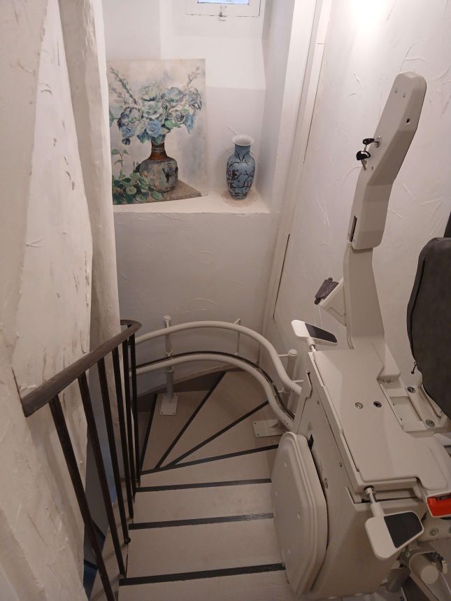 M&ecirc;me en cas de panne de courant, vous ne risquez donc pas d&rsquo;&ecirc;tre bloqu&eacute; dans votre ascenseur ou sur votre monte escalier